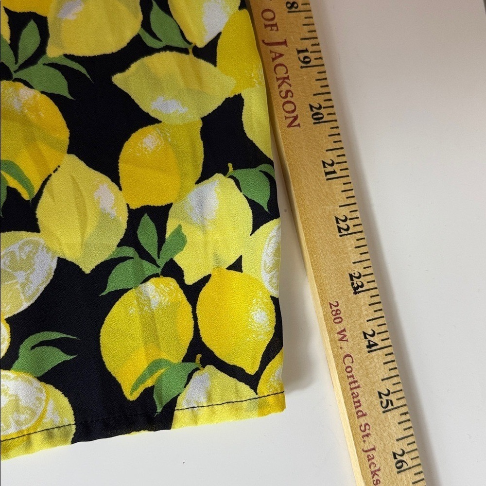 Nine West Womens Small Lemon Print Sleeveless V-Neck Blouse‎ Yellow Black Fruit - Picture 6 of 7